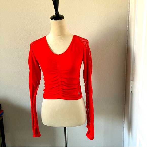 025. FP Movement On The Rise Long-Sleeve Crop Layer | Bittersweet Red NWT - Picture 5 of 13